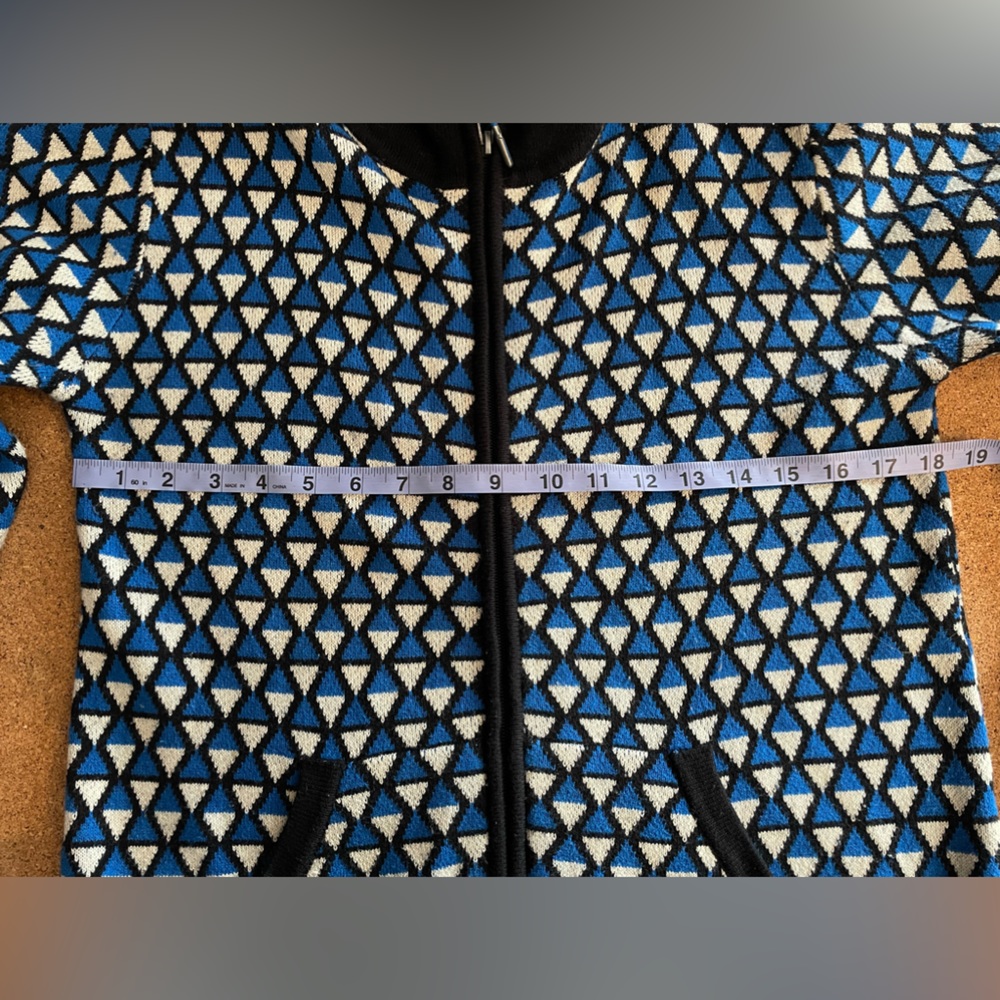Bench zip front cardigan.hooded. Pockets. Ribbing at waist and cuffs.Wmns Large - Picture 8 of 8